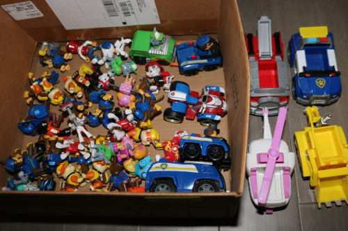 LARGE LOT PAW PATROL TOY FIGURES AND VEHICLES SET