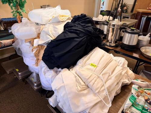 (1) LARGE LOT OF WHITE AND BLACK TABLE LINENS