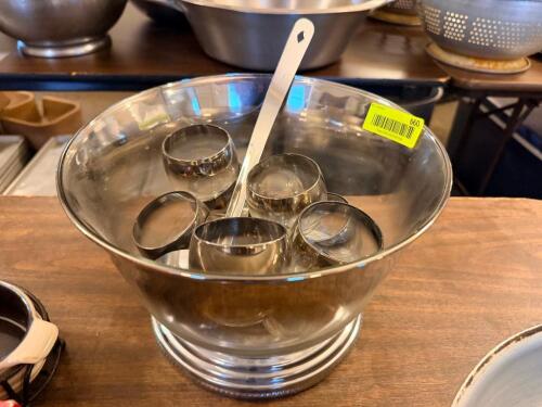 GLASS PUNCH BOWL SET.