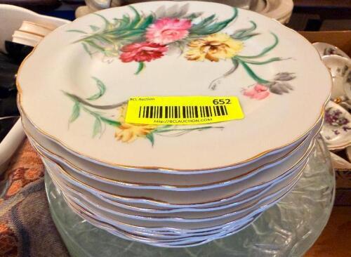 (10) VINTAGE PORCELAIN DESSERT OR BREAD PLATES WITH A FLORAL SPRAY DESIGN AND GOLD TRIM