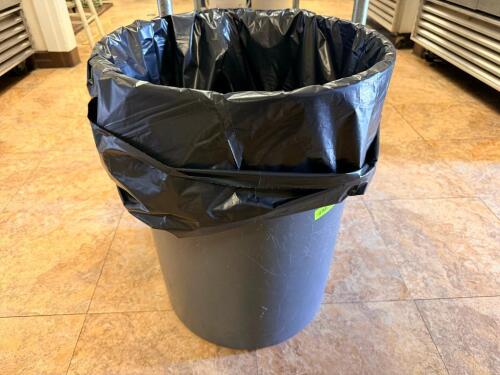 44 GALLON BRUTE TRASH CAN