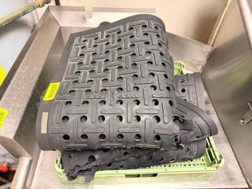 (2) 5' X 3' BLACK RUBBER TRAFFIC MATS.