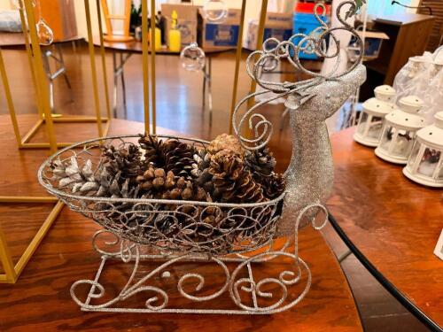 REINDEER PINE CONE D&Eacute;COR PIECES