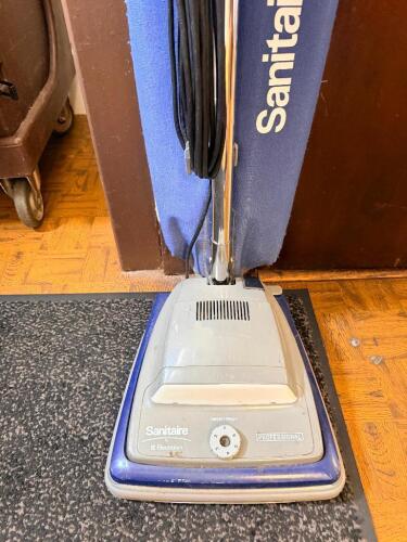 SANITAIRE VACUUM CLEANER