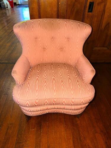 UPHOLSTERED ARM CHAIR