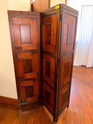 THREE PANEL FOLDING PARTITION.