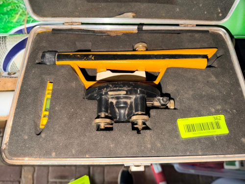 SURVEYING TRANSIT LEVEL WITH HARD CASE