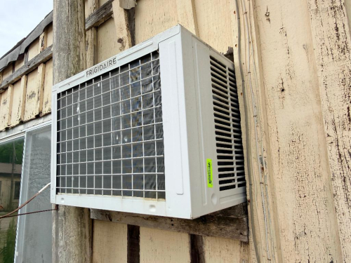 FRIGIDAIRE WINDOW UNIT AIR CONDITIONER.