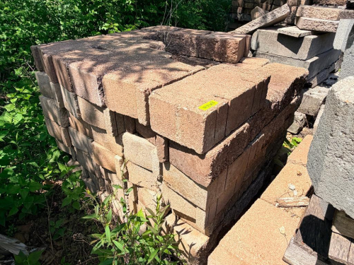 (1) PALLET OF LANDSCAPE BLOCK