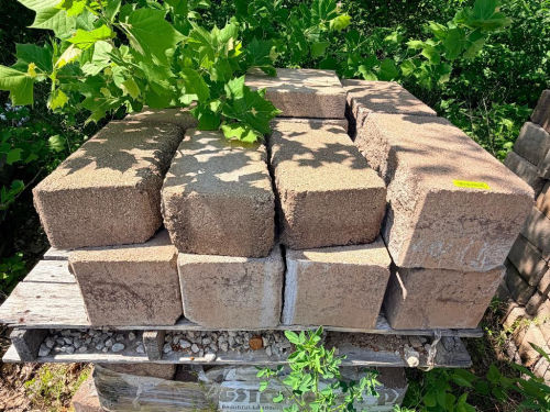 (1) PALLET OF LANDSCAPE BLOCK