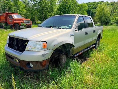 2006 FORD F-150 XLT SUPERCREW 4X4 PICKUP TRUCK, CREW CAB, AUTOMATIC TRANSMISSION, WITH ENGINE REMOVED.