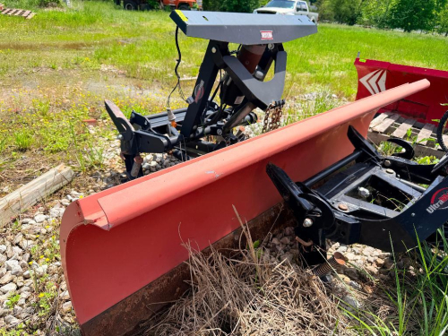 WESTERN STRAIGHT BLADE SNOW PLOW WITH ULTRAMOUNT ATTACHMENT SYSTEM, HYDRAULIC ANGLE SYSTEM, AND PLOW LIGHT BAR.