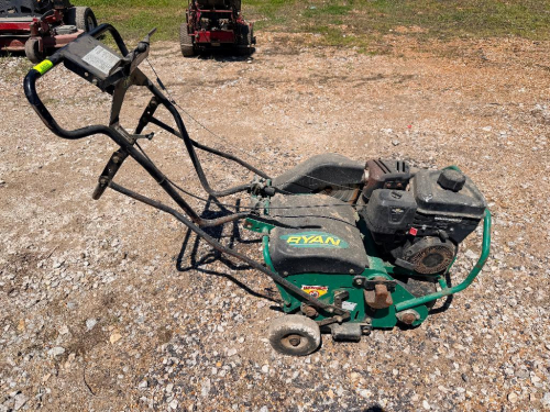 RYAN WALK-BEHIND AERATOR WITH GAS ENGINE, MANUAL CONTROLS, BELT/CHAIN DRIVE SYSTEM, STEEL FRAME