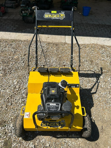 STINGER EZ-AER WALK-BEHIND LAWN AERATOR WITH STEEL FRAME, MANUAL CONTROL HANDLE SYSTEM, AND DRUM-MOUNTED TINE ASSEMBLY