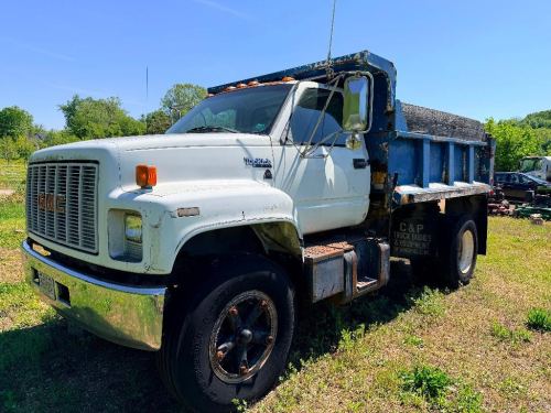 1990 GMC TOPKICK SINGLE AXLE DUMP TRUCK WITH STEEL DUMP BODY, DIESEL ENGINE, MANUAL TRANSMISSION.