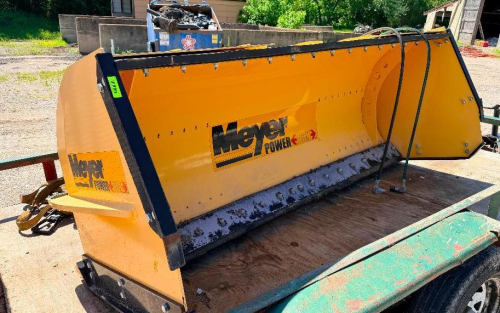 MEYER POWER BOX SKID STEER SNOW PUSHER WITH RUBBER CUTTING EDGE, QUICK-ATTACH MOUNT, AND HYDRAULIC HOSE CONNECTIONS