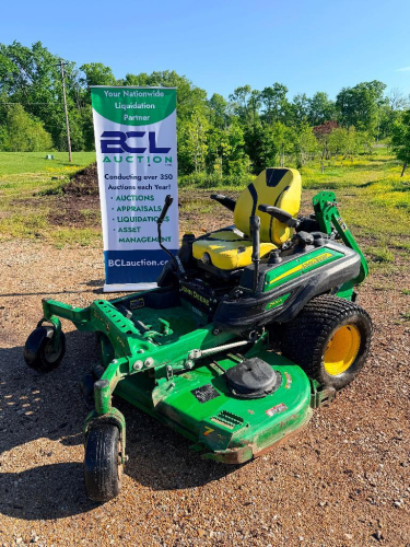 JOHN DEERE ZERO TURN RIDING MOWER WITH ROPS, DUAL HYDROSTATIC DRIVE, SIDE DISCHARGE DECK, PNEUMATIC TIRES, COMMERCIAL DUTY