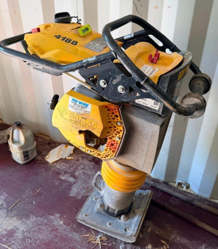 BOMAG VIBRATORY RAMMER TAMPER, GAS POWERED, RECOIL START, RUBBER BELLOWS, STEEL BASE PLATE