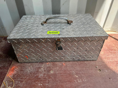 (1) ALUMINUM TOOL BOX