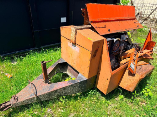 TOWABLE AIR COMPRESSOR ( MISSING PARTS / NOT WORKING )