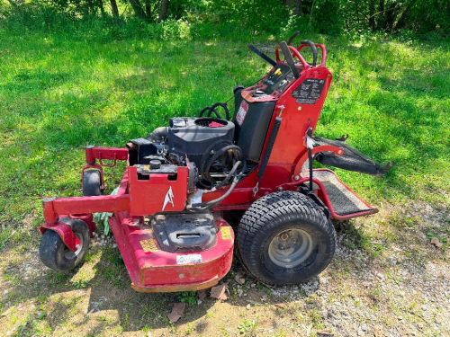 TORO GRANDSTAND COMMERCIAL STAND-ON MOWER ( MISSING PARTS / NOT WORKING )