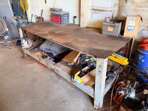 10' X 36" STEEL TOP FABRICATION TABLE / 6" MOUNTED VICE.