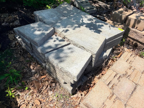 PARTIAL PALLET OF LANDSCAPE BLOCK