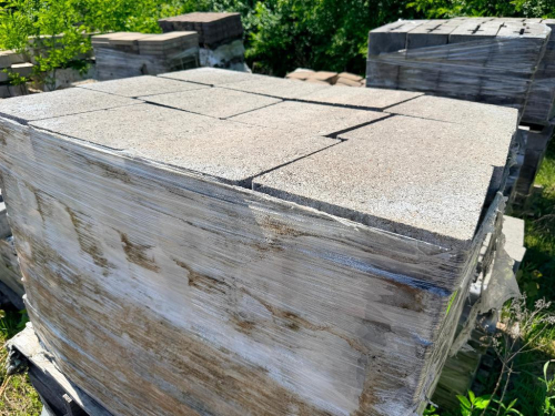 (5) PALLETS OF CONCRETE PAVERS.