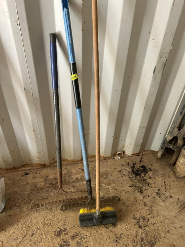 (2) RAKES AND (1) LONG HANDLES SCRUBBING BRUSH