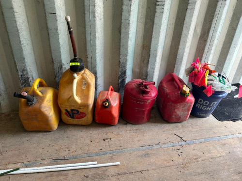 (5) GAS CANS AND (1) BUCKET OF ASSORTED ITEMS