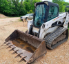 2015 COMPACT TRACK LOADER WITH ENCLOSED CAB, RUBBER TRACKS, AND FRONT BUCKET ATTACHMENT. - 3