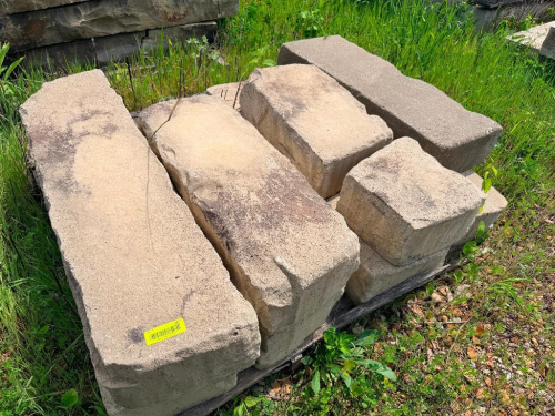 (1) PALLET OF LANDSCAPE BLOCK