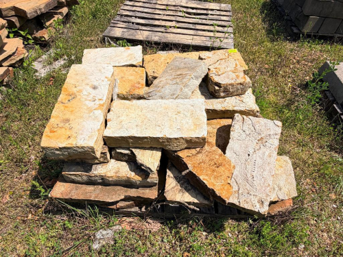 PARTIAL PALLET OF LANDSCAPE BLOCK