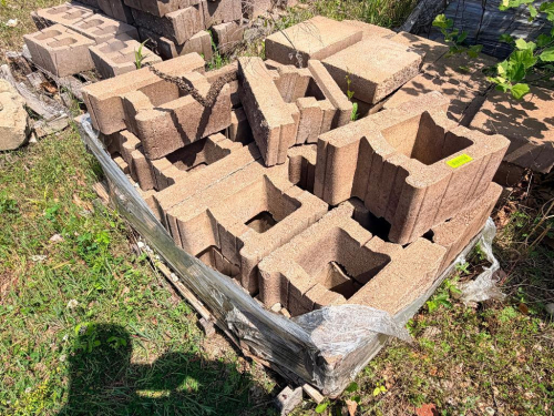 PARTIAL PALLET OF LANDSCAPE BLOCK