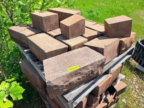 (1) PALLET OF LANDSCAPE BLOCK