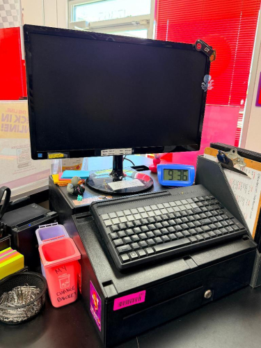 POS WORKSTATION INCLUDING TOUCHSCREEN MONITOR, HP DESKTOP COMPUTER, KEYBOARD, CASH DRAWER
