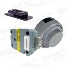 (1) SECURITY DEAD BOLT LOCK