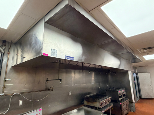 15' CAPTIVE AIR STAINLESS EXHAUST HOOD SYSTEM W/ 1' LEFT SIZE FIRE BOX. COMES WITH FIRE SUPPRESSION SYSTEM, EXHAUST FAN, AND RETURN AIR.