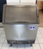 MANITOWOC 137 LB.. CAPACITY UNDER COUNTER SELF CONTAINED ICE MACHINE.