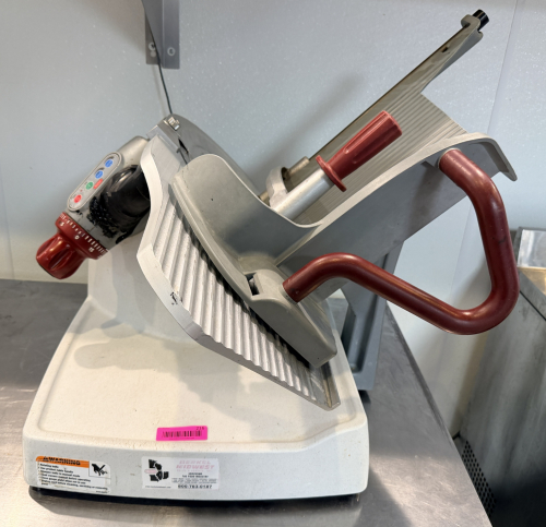 BERKEL MANUAL GRAVITY FEED MEAT SLICER WITH BUILT-IN SHARPENER, ADJUSTABLE SLICE THICKNESS CONTROL, AND ALUMINUM BODY CONSTRUCTION.