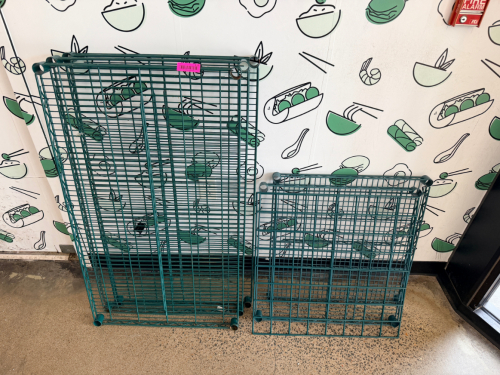 (1) LOT OF ASSORTED COATED WIRE SHELVING INSERTS.