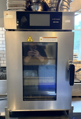 ALTO-SHAAM VECTOR MULTI-COOK OVEN WITH TOUCHSCREEN CONTROL PANEL, STAINLESS STEEL CONSTRUCTION, GLASS VIEWING DOOR, AND THREE INTERNAL COOK CHAMBERS