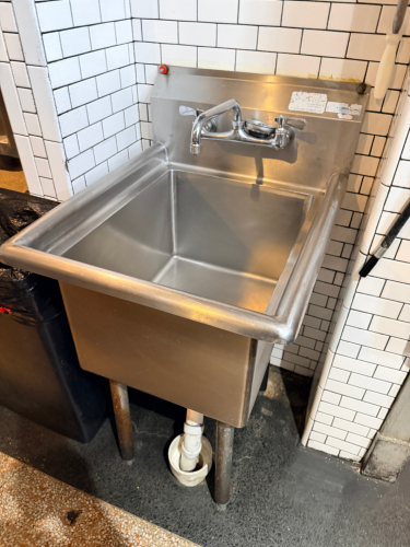 24" X 21" SINGLE WELL STAINLESS SLOP SINK.
