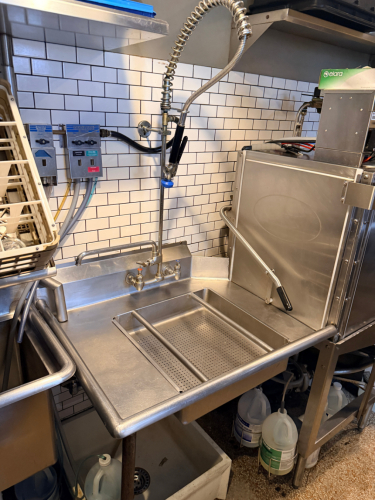 24" LEFT SIDE STAINLESS SOIL TABLE W/ SPRAY SINK AND NOZZLE.