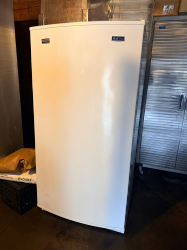 MAYTAG UPRIGHT HOUSEHOLD FREEZER WITH SINGLE SOLID DOOR AND MANUAL TEMPERATURE CONTROL