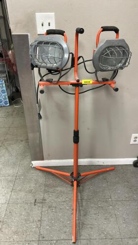 (1) ORANGE CORDED WORK LIGHT