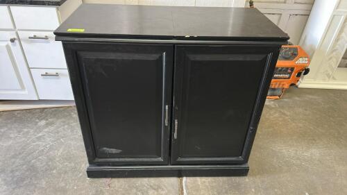 (1) BLACK EXPANDABLE LIQUOR CABINET SEE PHOTOS