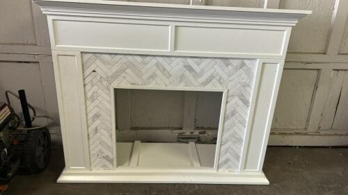 (1) WHITE FIRE PLACE MANTLE