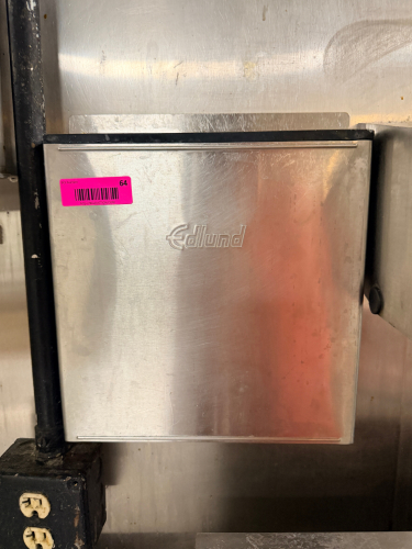 EDLUND STAINLESS WALL MOUNTED KNIFE RACK.