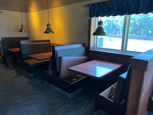 3 SECTION BOOTH PACKAGE WITH TABLES AND END CAP